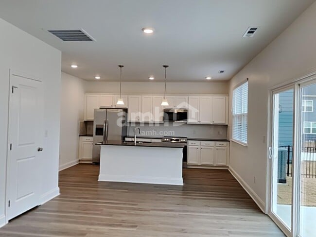 Photo - 719 Castor Ct