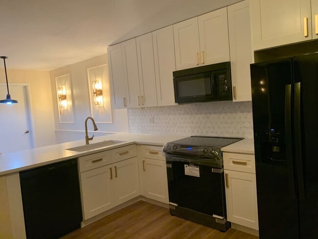 Photo - 1940 Hartford Ct