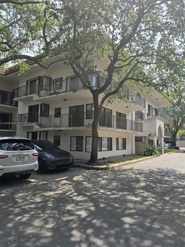 Building Photo - 4705 SW 62nd Ave Unit 201 Rental