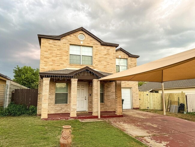 Photo - 215 Lipan Dr