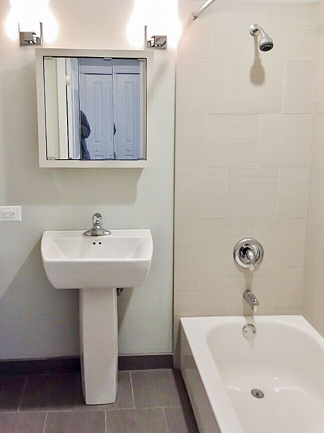 Photo - 3852 N Southport Ave Unit 2