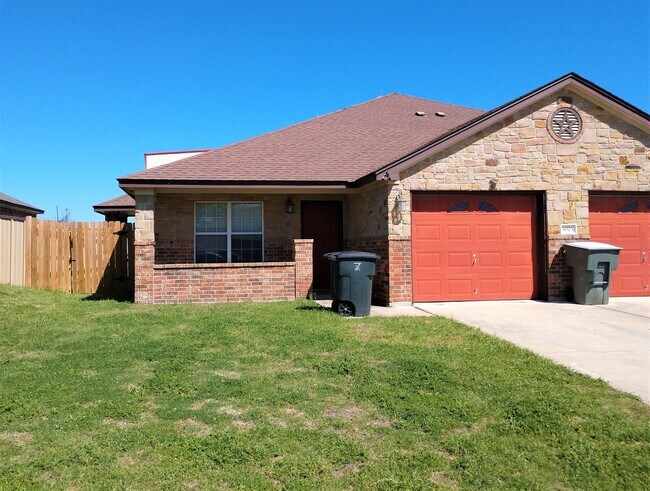 Building Photo - 3003 Baldwin Loop Unit A Rental