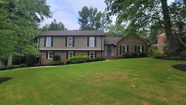 Building Photo - 4 bed, 2.5 Bath Home Available in Sugar Creek