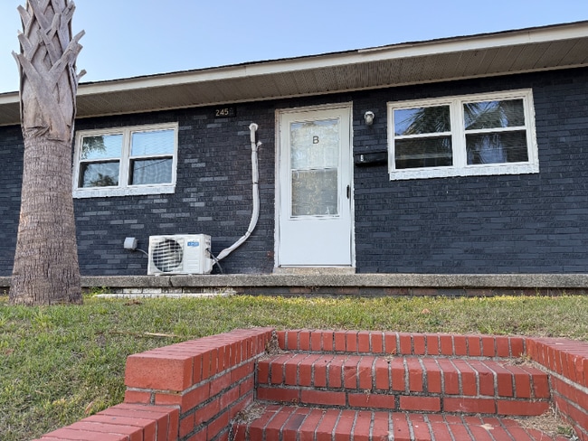 Photo - 2455 Gervais St Unidad B