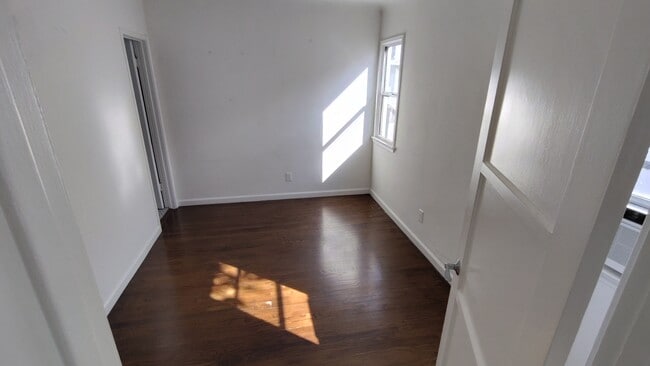 Bedroom - 920 N Hayworth Ave
