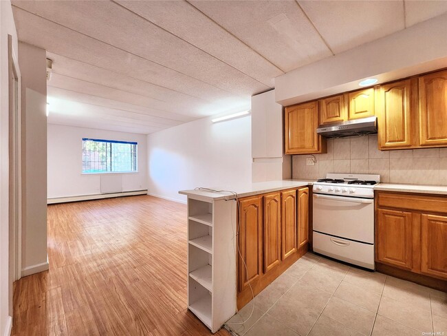 Photo - 149-11 Barclay Ave Apartamento Unidad 1st Fl