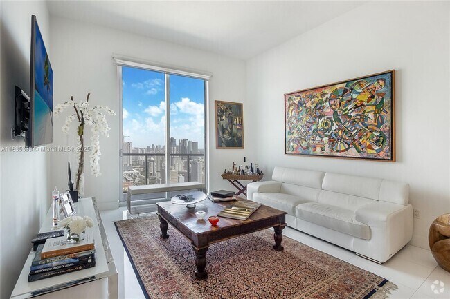 Building Photo - 185 SW 7th St Unit 4401 Rental