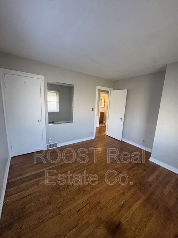 Photo - 1944 Victoria Ave