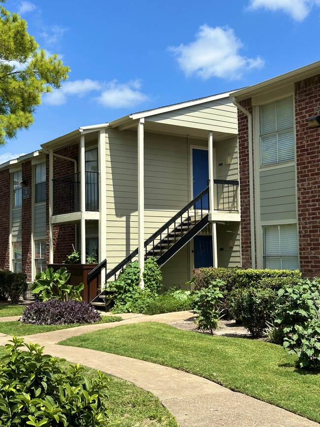 New Exterior Paint - Arbor on Richmond Apartments