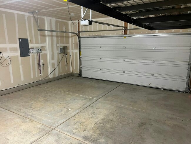 Photo - 3261 Haskell Way