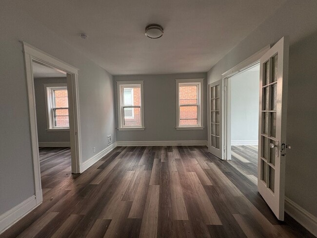 Building Photo - 5027-29 S. Broadway Unit 5027