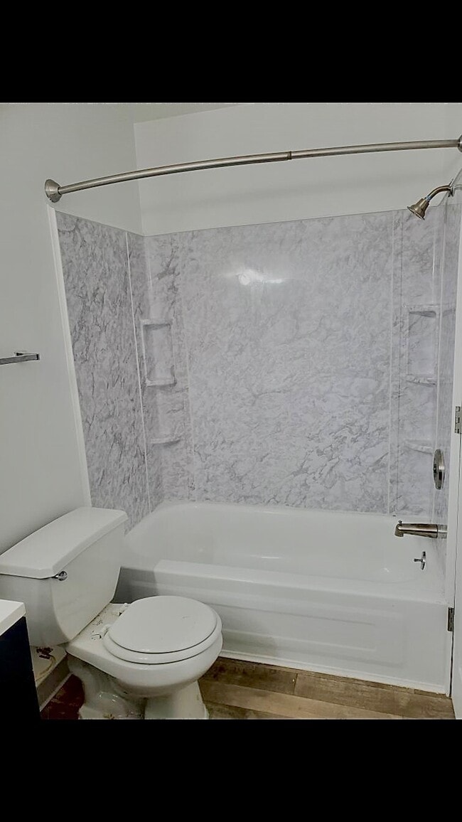 2BR 1.5BA 900SF