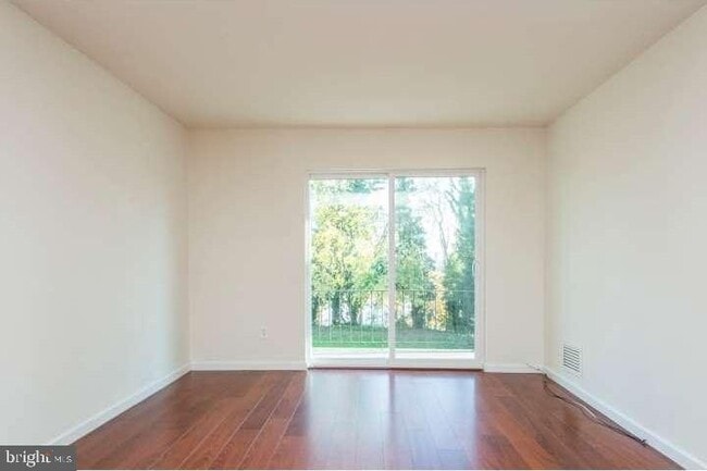 Photo - 326 Hermit St