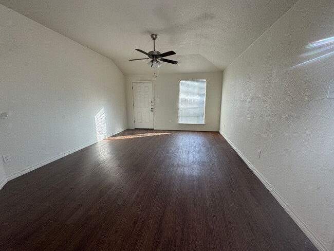 Photo - 1537 Justin Lp Unit A