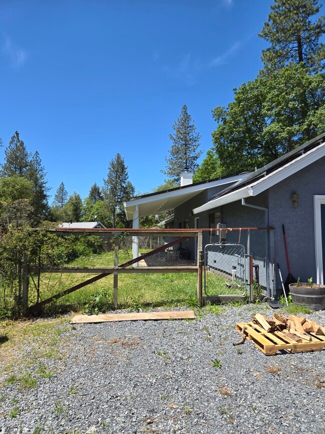 Patio trasero cercado - 4521 Wild Lilac Ln