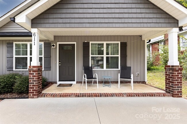 Photo - 611 Harris St NW