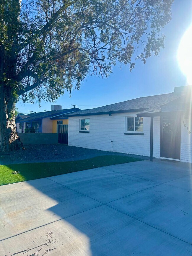 Photo - 1014 S Price Rd