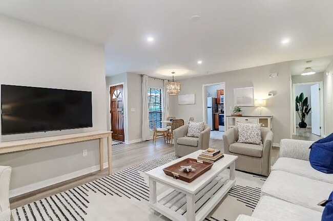 Photo - 2BD/2BA Town Home Mount Pleasant Fully Fur...