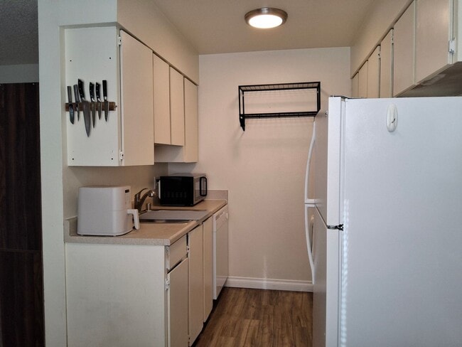 Photo - Midtown Furnished 1 Bedroom Unit 608