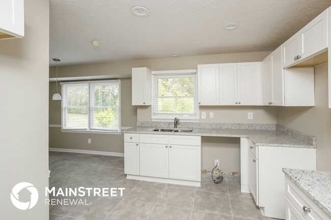 Photo - 680 N Kingsley Dr