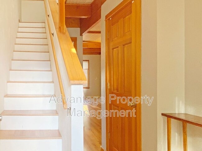 Photo - 149 NE Powderhorn Dr