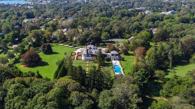 Photo - 94 Quogue St