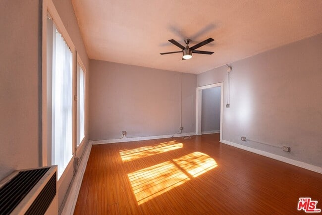 Photo - 661 Shatto Pl