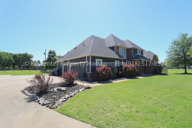 Photo - Incredible 4 Bedroom 4 Bath Home in Owasso!!!