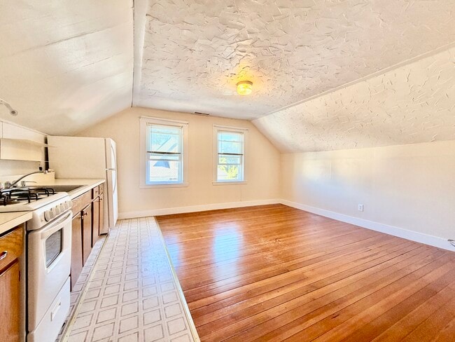 35 Danforth St Unit 3