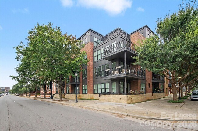 Building Photo - 3000 South Blvd Unit 105