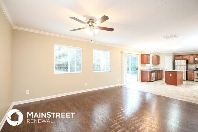 Photo - 305 Walnut Crossing Dr