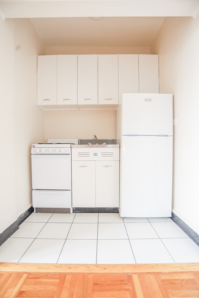 Photo - 1209 W Sherwin Ave Unit 304