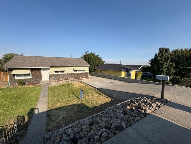 Photo - 216 Mocliff Rd
