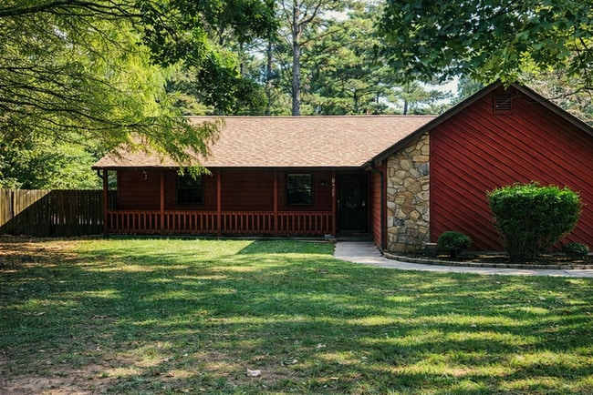 Building Photo - Fresh, Updated & Move-In Ready!