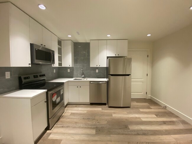 Photo - 15632 37 Av Unit Basement A