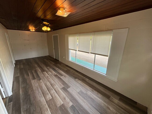 Photo - Cozy 1/1 Cottage at Hill Loop in Bonifay with Water/Sewer, Garbage, and Lawn Maintenance Included!