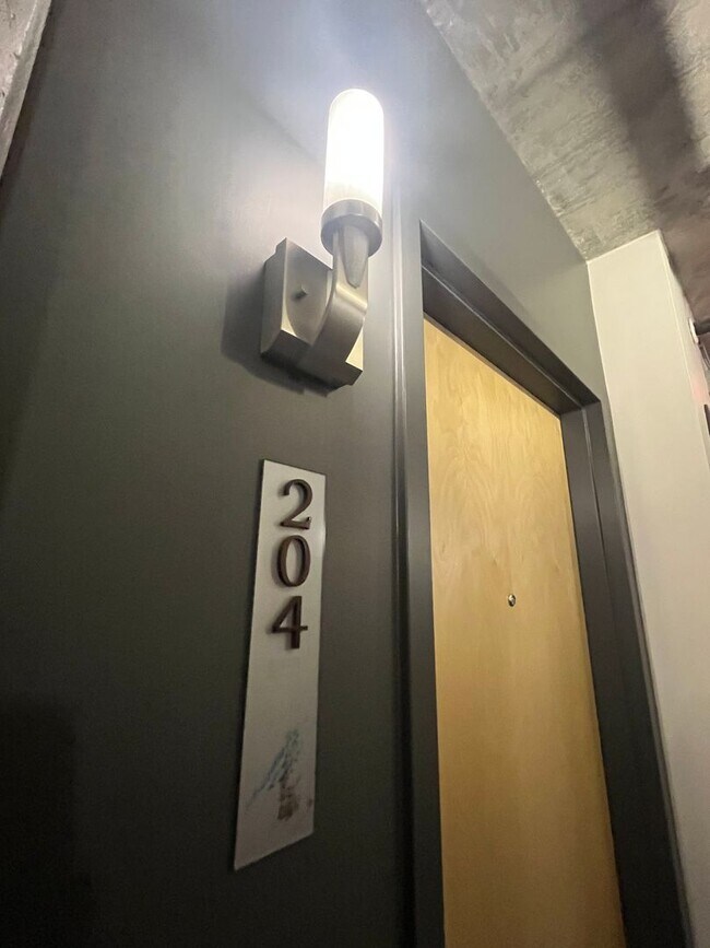 Photo - THE CIVIC IN GOOSE HOLLOW STUDIO BEDROOM CONDO!