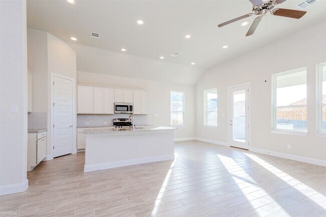 3 br, 2 bath House - 2204 Bell Mare Vw