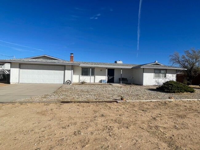 Apple Valley-Cute Starter Home- 2 Bedrooms... - Apple Valley-Cute Starter Home- 2 Bedrooms...