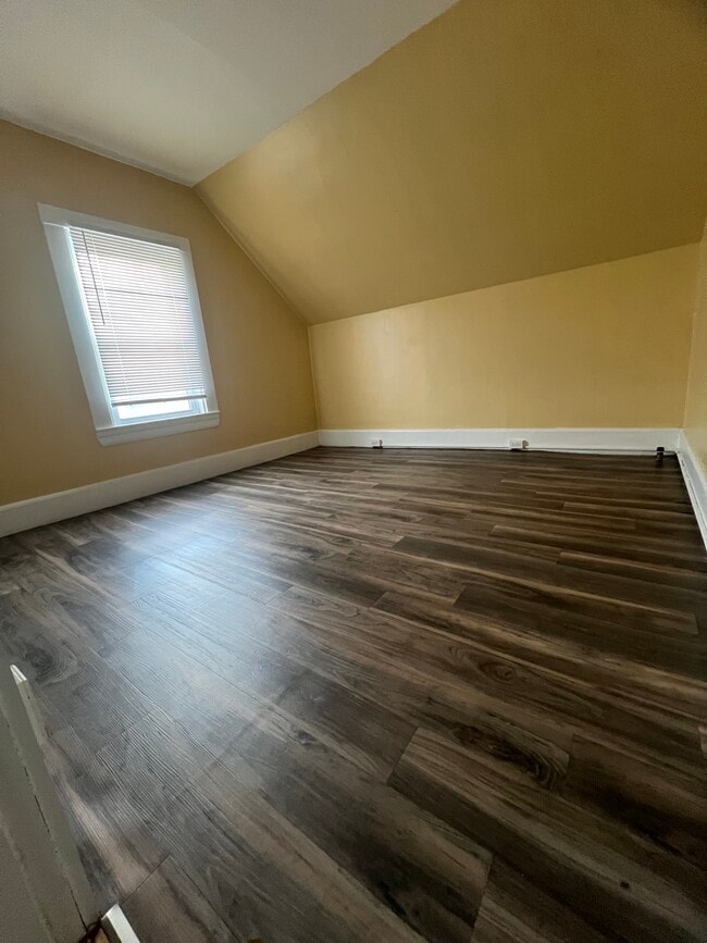 Photo - 903 Centre St