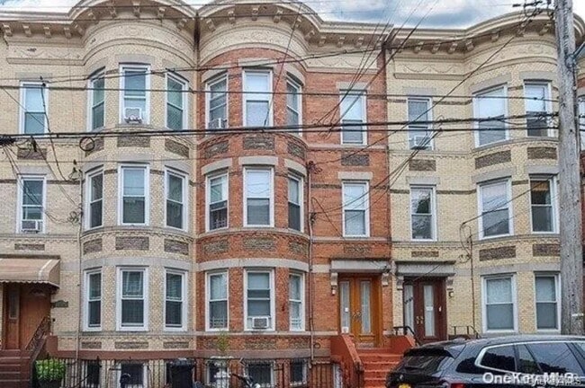 Building Photo - 59-22 Catalpa Ave Unit 3