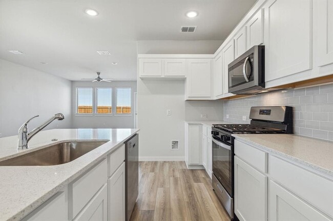 907 Hazel Dr