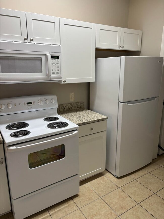 Photo - 2-Bedroom, 2-Bathroom Condo with Balcony, ...