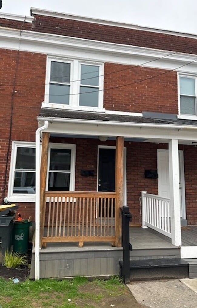2 Bedroom House. - 2 Bedroom House.