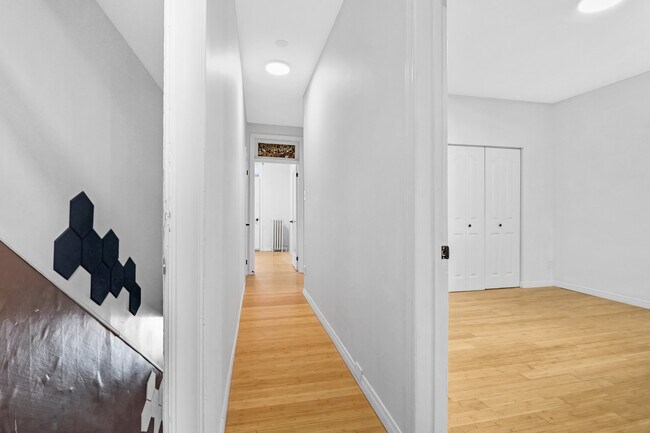 Photo - 454 McLeod St Unit 1
