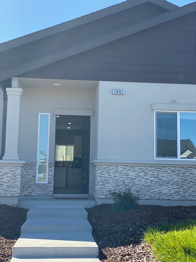 Photo - 2002 Camino del Prado