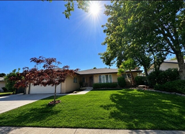 Building Photo - Spacious 3 Bedroom Fresno Home
