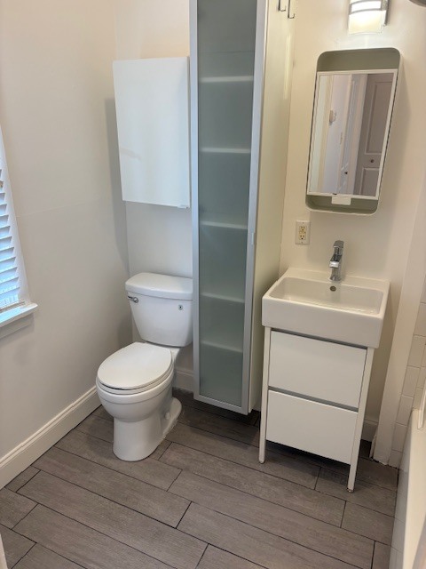 Clean and tidy bathroom - 1452 Saint Mary St Unit 7