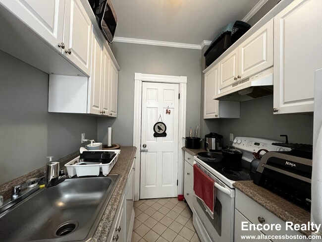 Building Photo - 1625 Commonwealth Ave Rental