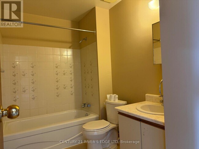 Photo - 4 - 290/294 KING STREET W